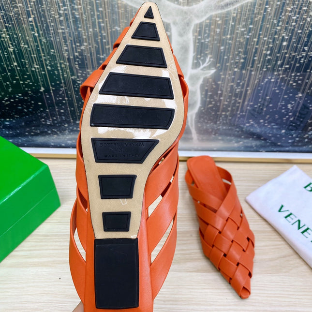 ALFIE LEATHER FLAT MULES IN VIVID ORANGE PATENT CALFSKIN WITH WOVEN DESIGN