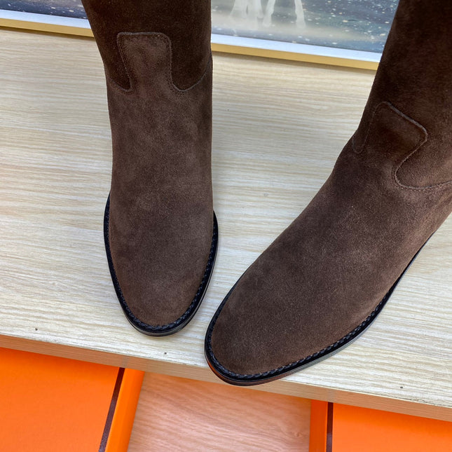 KNEE HIGH BOOTS IN CHOCOLATE BROWN SUEDE