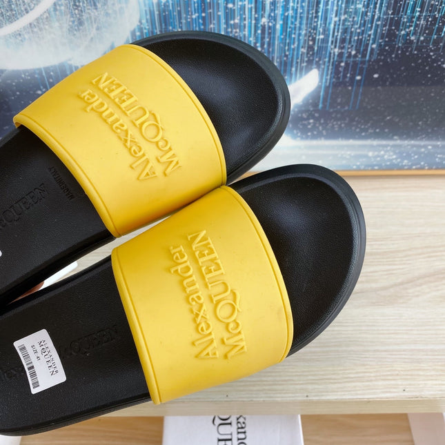 SLIDES SANDAL IN BLACK TPU WITH YELLOW STRAP EMBOSSED LOGO