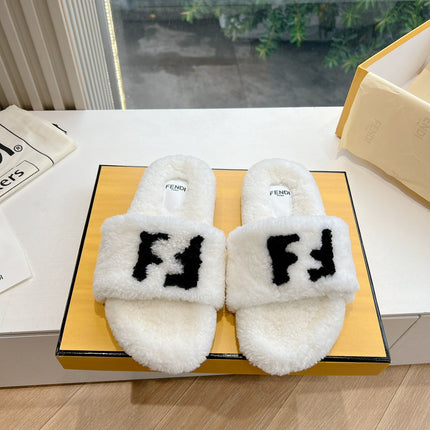 FLAT SLIDE IN WHITE FLEECE WITH BLACK LOGO