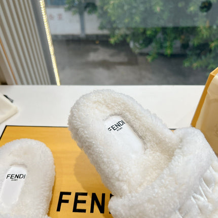 FLAT SLIDE IN WHITE FLEECE