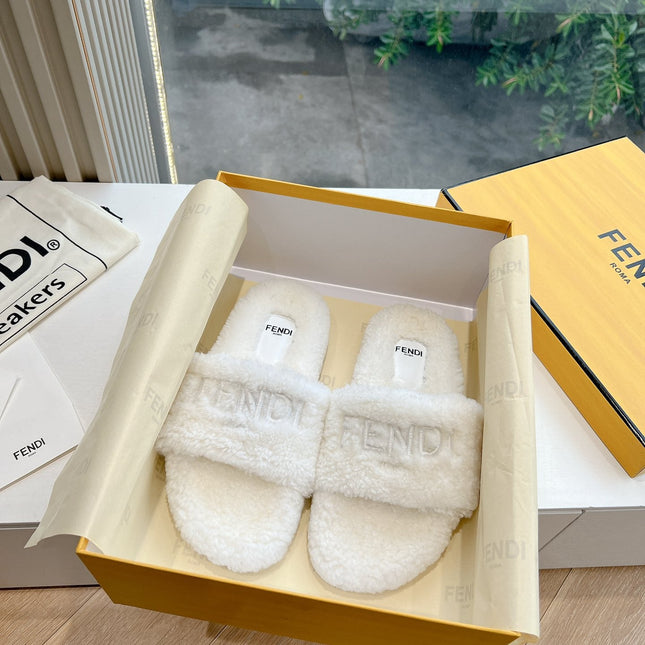 FLAT SLIDE IN WHITE FLEECE