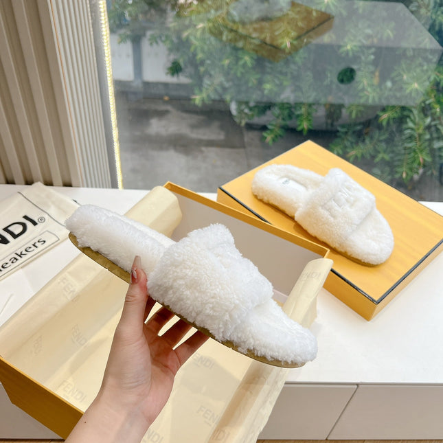 FLAT SLIDE IN WHITE FLEECE