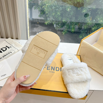 FLAT SLIDE IN WHITE FLEECE