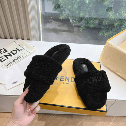 FLAT SLIDE IN BLACK FLEECE