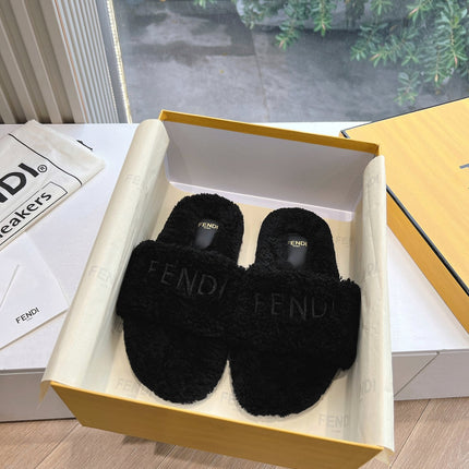 FLAT SLIDE IN BLACK FLEECE