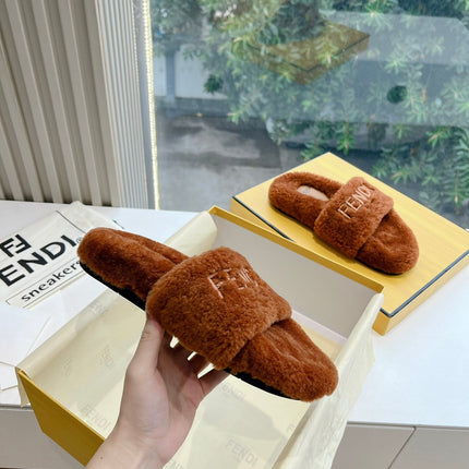 FLAT SLIDE IN GINGERBREAD BROWN FLEECE