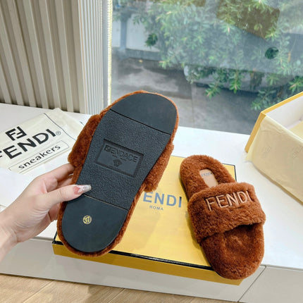 FLAT SLIDE IN GINGERBREAD BROWN FLEECE