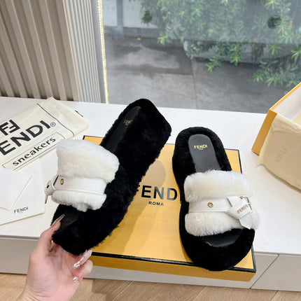 THICK-SOLDED SLIPPER IN WHITE MIX BLACK LAMB FUR
