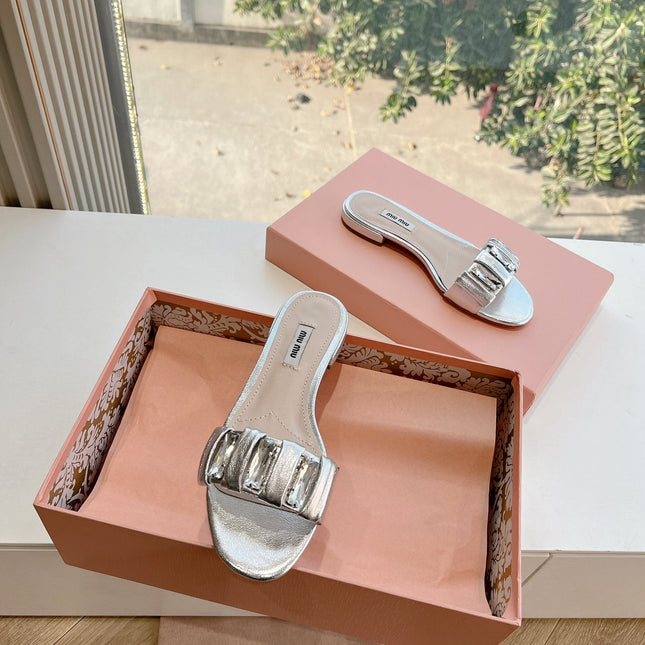 SLIDE SANDALS ATTACHED DIAMOND IN SILVER METALLIC LAMBSKIN