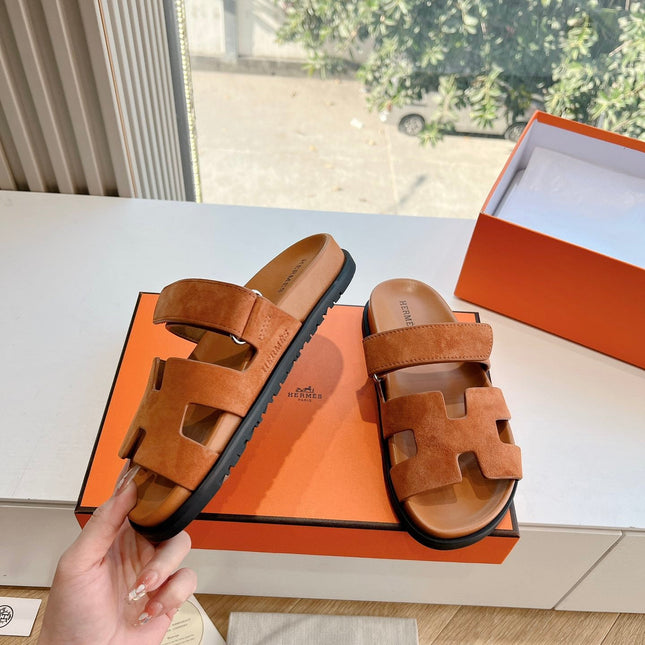 CHYPRE SANDAL IN VIVID ORANGE SUEDE