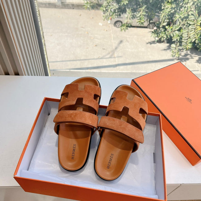 CHYPRE SANDAL IN VIVID ORANGE SUEDE
