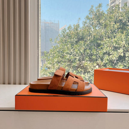 CHYPRE SANDAL IN VIVID ORANGE SUEDE