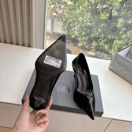 HIGH PUMPS IN BLACK PATENT CALFSKIN