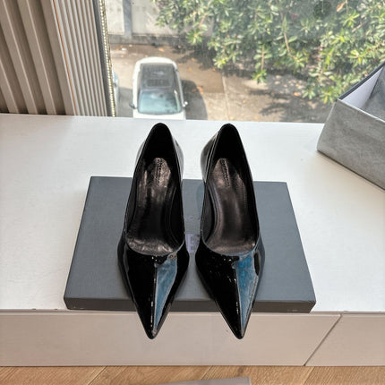 HIGH PUMPS IN BLACK PATENT CALFSKIN