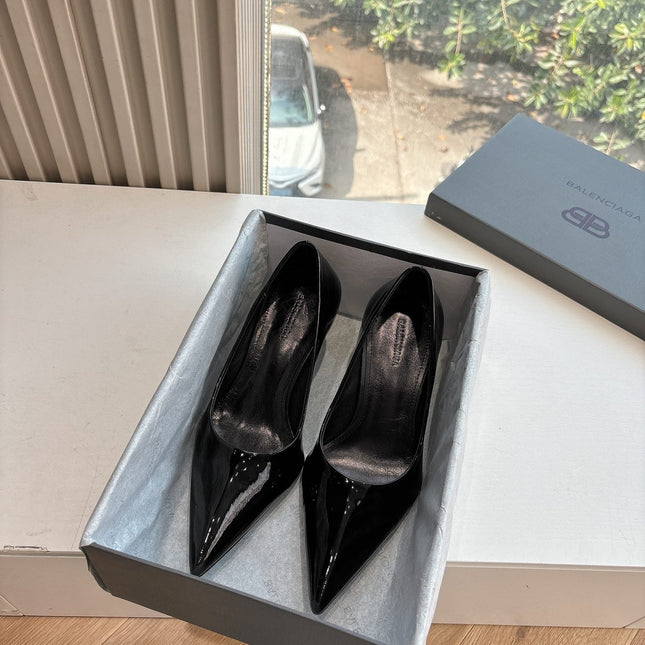 HIGH PUMPS IN BLACK PATENT CALFSKIN