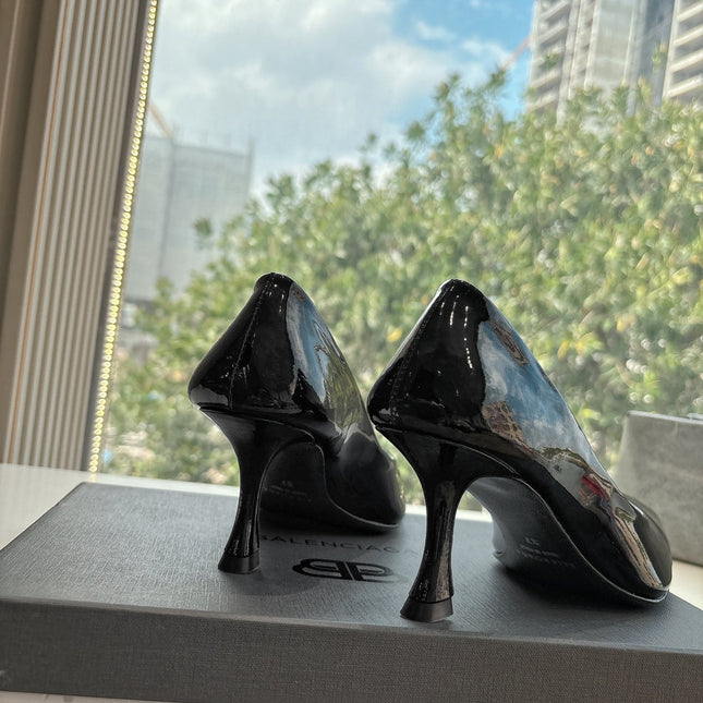 HIGH PUMPS IN BLACK PATENT CALFSKIN