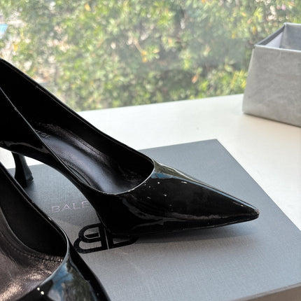 HIGH PUMPS IN BLACK PATENT CALFSKIN