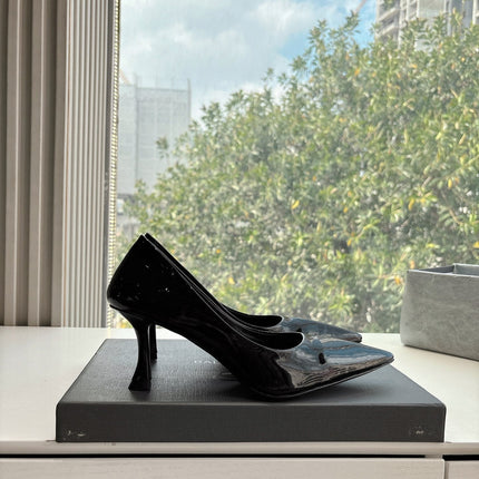 HIGH PUMPS IN BLACK PATENT CALFSKIN