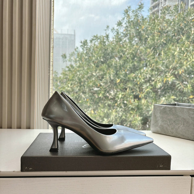 HIGH PUMPS IN RHINO GRAY PATENT CALFSKIN
