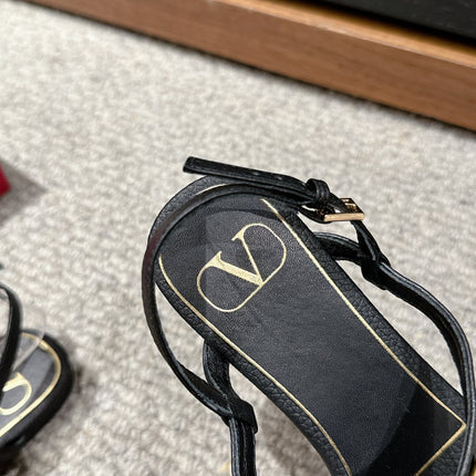 THONG SANDAL IN BLACK CALFSKIN WITH GOLD LOGO