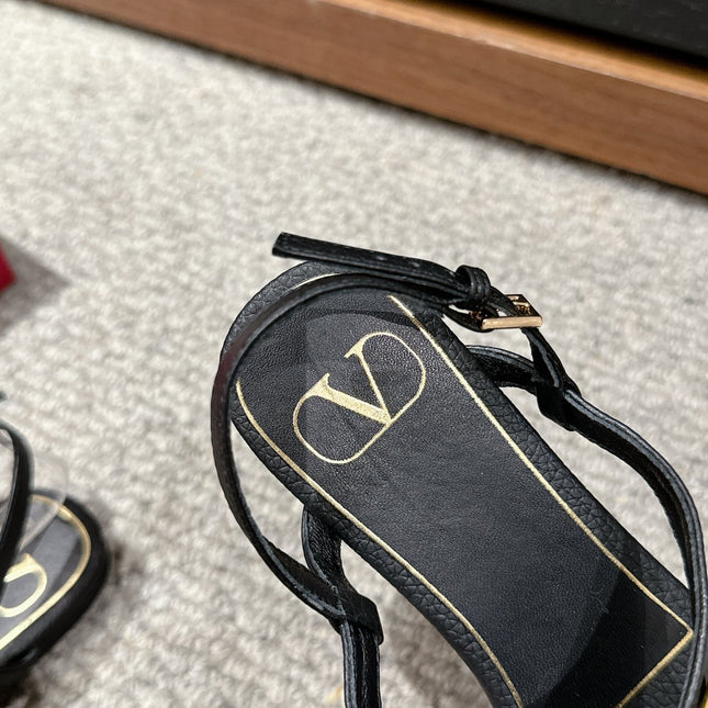 THONG SANDAL IN BLACK CALFSKIN WITH GOLD LOGO