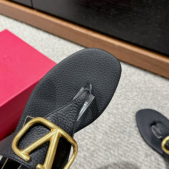 THONG SANDAL IN BLACK CALFSKIN WITH GOLD LOGO