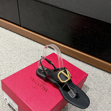 THONG SANDAL IN BLACK CALFSKIN WITH GOLD LOGO