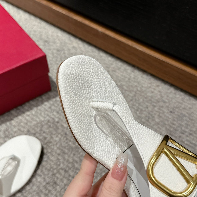 THONG SANDAL IN WHITE CALFSKIN WITH GOLD LOGO