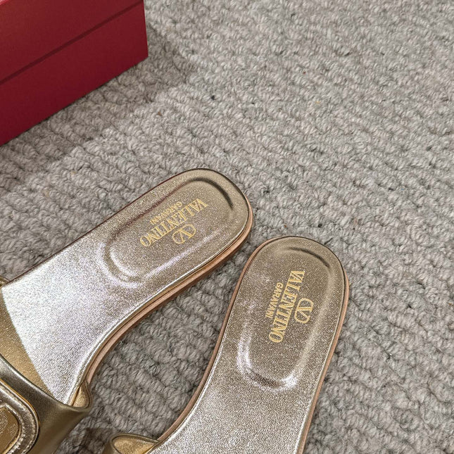 VLOGO CUT-OUT GOLD CALFSKIN SLIDE SANDAL