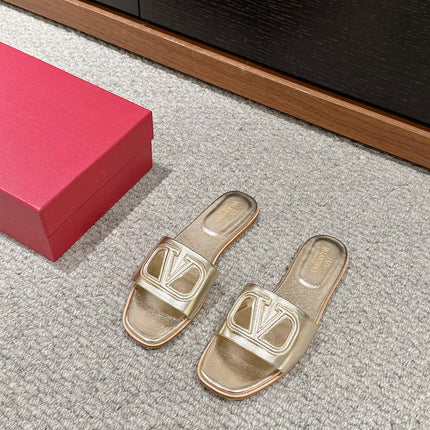 VLOGO CUT-OUT GOLD CALFSKIN SLIDE SANDAL
