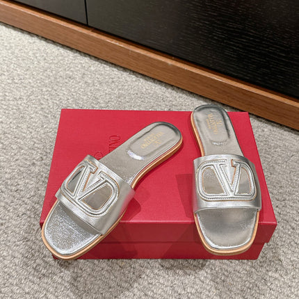 VLOGO CUT-OUT SILVER CALFSKIN SLIDE SANDAL