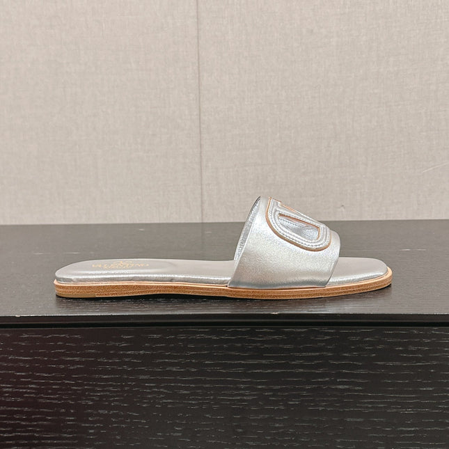 VLOGO CUT-OUT SILVER CALFSKIN SLIDE SANDAL