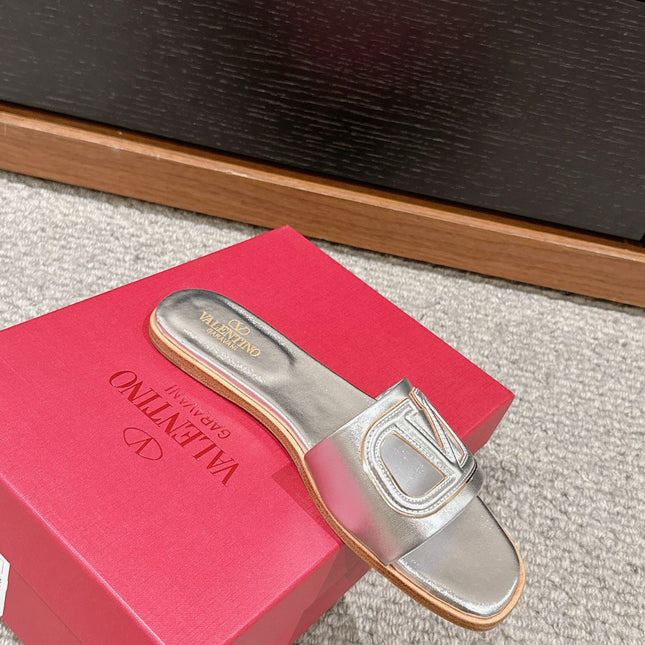 VLOGO CUT-OUT SILVER CALFSKIN SLIDE SANDAL