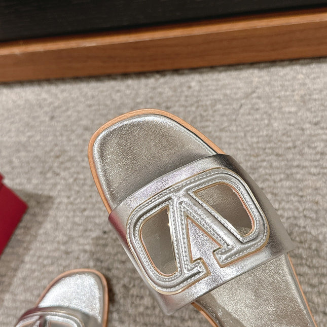 VLOGO CUT-OUT SILVER CALFSKIN SLIDE SANDAL