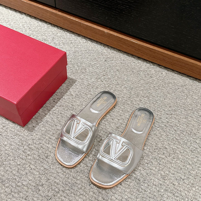 VLOGO CUT-OUT SILVER CALFSKIN SLIDE SANDAL
