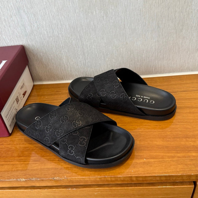 GG SLIDES X-STRAP IN BLACK SUEDE WITH EMBOSSED LOGO