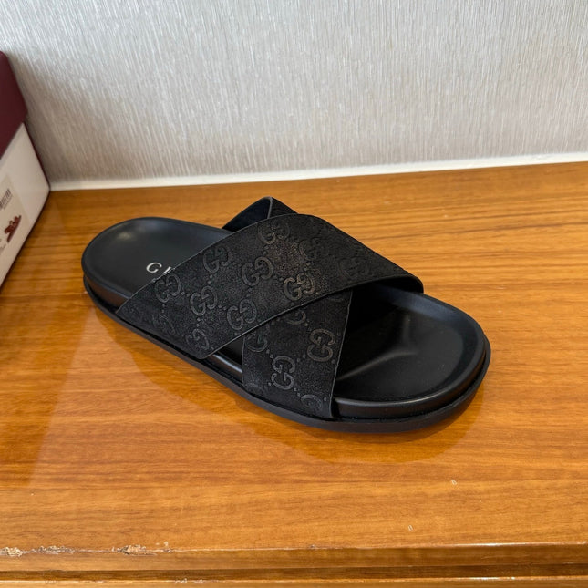 GG SLIDES X-STRAP IN BLACK SUEDE WITH EMBOSSED LOGO