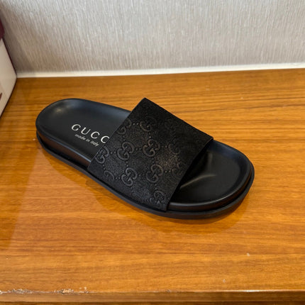 GG SLIDES IN BLACK SUEDE WITH EMBOSSED LOGO