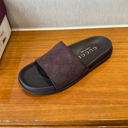 GG SLIDES IN DARK BROWN SUEDE WITH EMBOSSED LOGO
