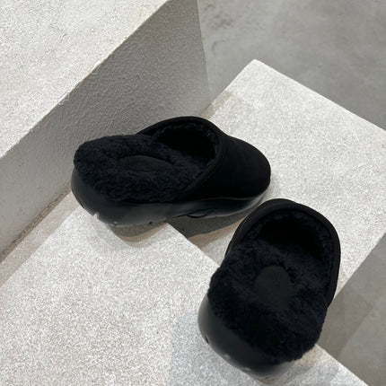 SNAP SLIPPER IN BLACK SUEDE AND SHEARLING LINING