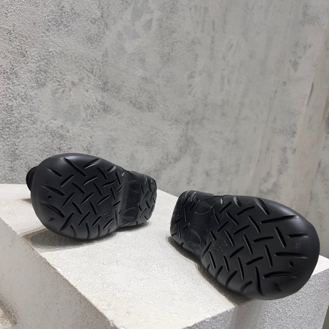 SNAP ANKLE BOOT IN BLACK SUEDE AND SHEARLING LINING