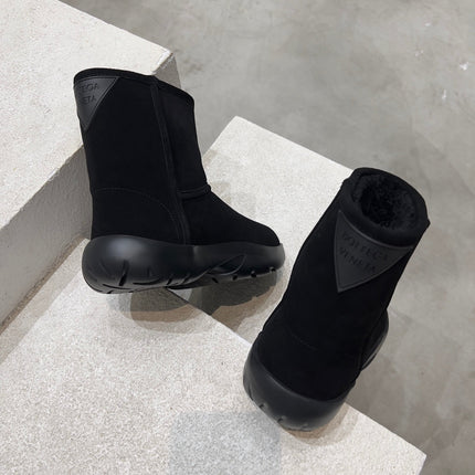 SNAP ANKLE BOOT IN BLACK SUEDE AND SHEARLING LINING