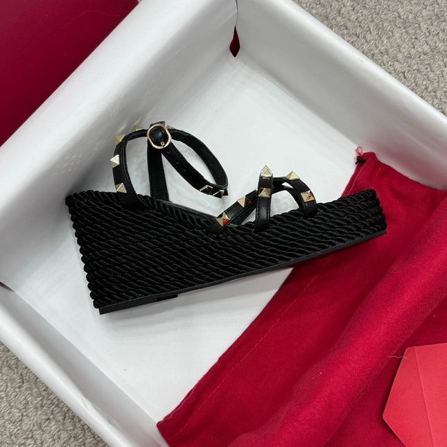 VLTN HIGH WEDGE STUDDED SANDALS 25S 100 MM IN BLACK CALFSKIN