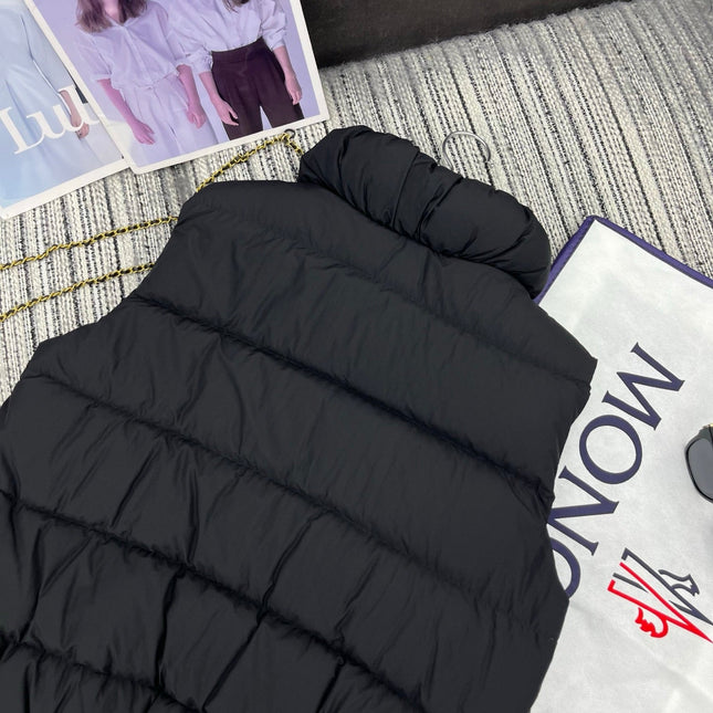 MONCLER 25S SLEEVELESS STAND-COLLAR JACKET 225