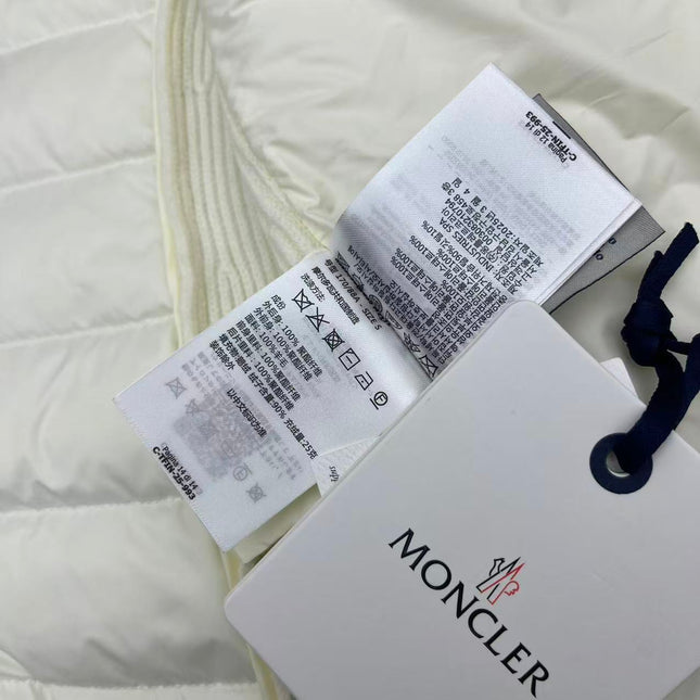 MONCLER 25S JACKET IN WHITE 084