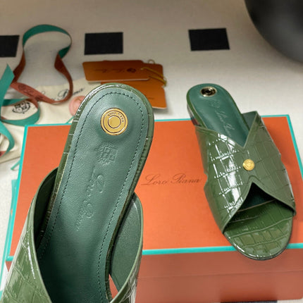 FLAT SLIPPERS IN MOSS GREEN CALFSKIN SNAKE EMBOSSING