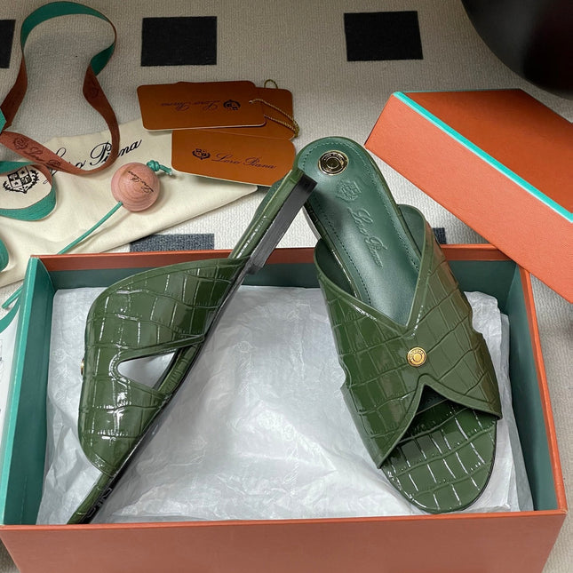 FLAT SLIPPERS IN MOSS GREEN CALFSKIN SNAKE EMBOSSING