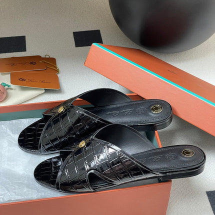 FLAT SLIPPERS IN BLACK CALFSKIN SNAKE EMBOSSING