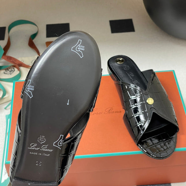 FLAT SLIPPERS IN BLACK CALFSKIN SNAKE EMBOSSING